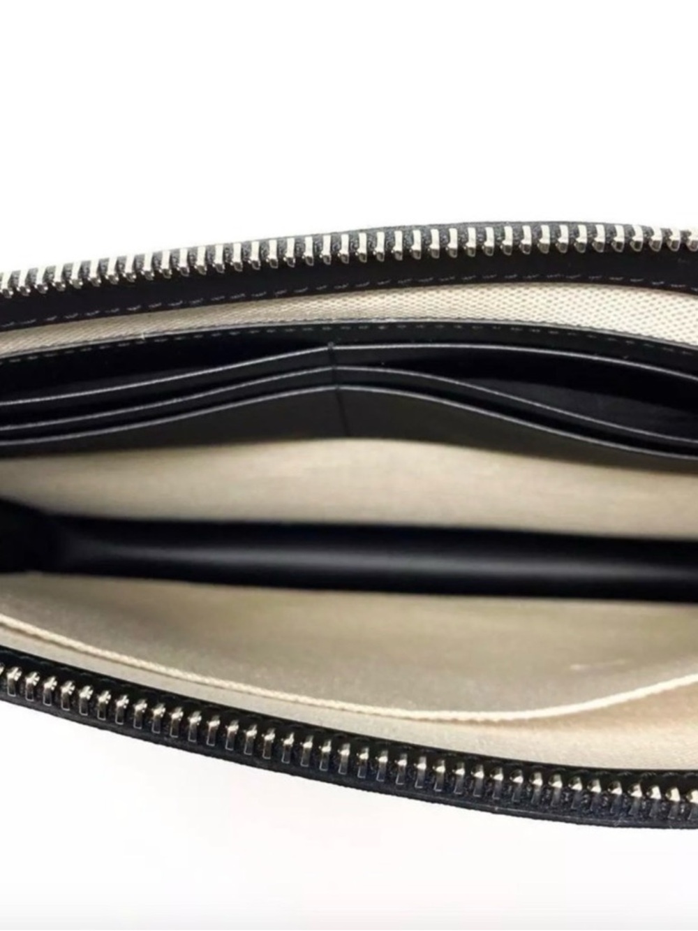 Gucci Black GG Supreme Pouch with Multicolor Eagle Motif - Picture 3 of 3
